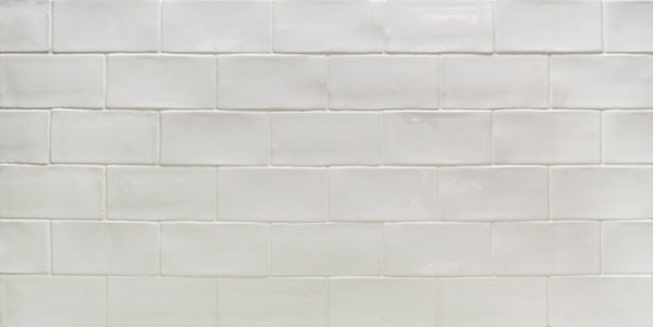 A close-up of a wall featuring Masia 3
